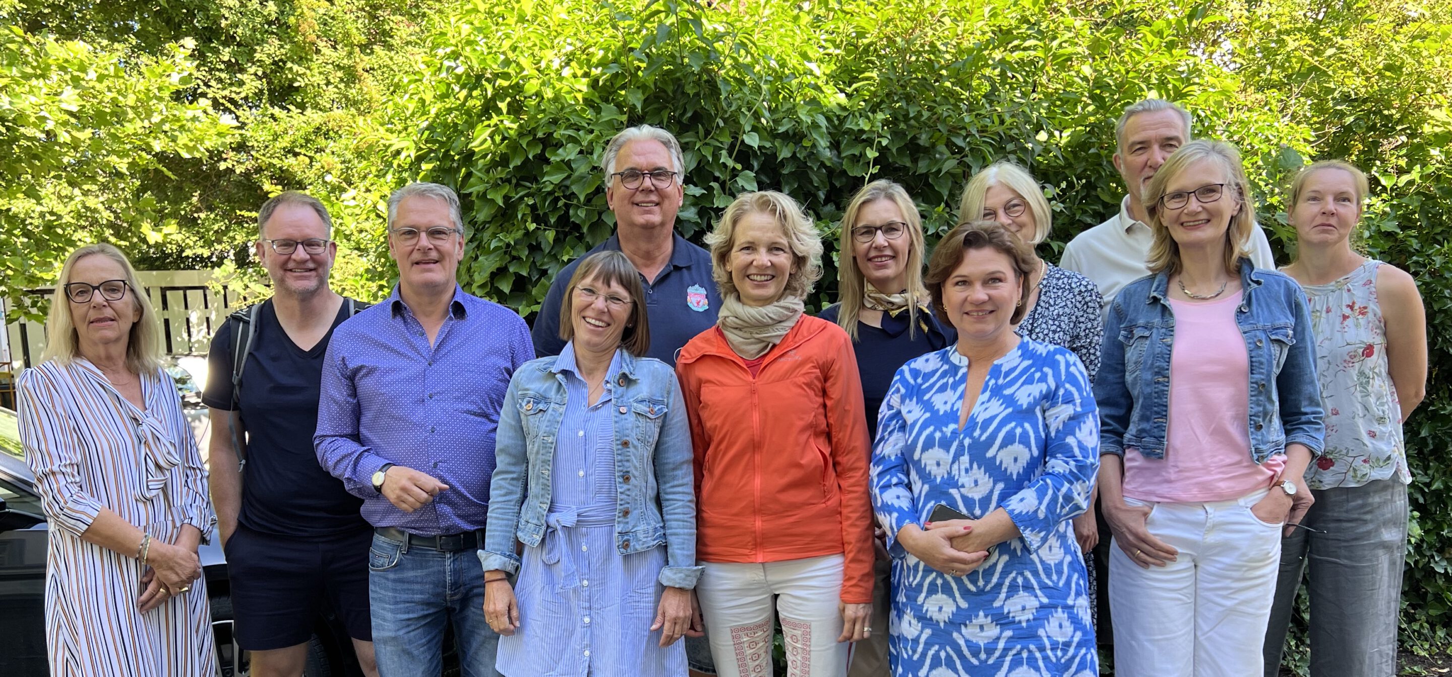 Karriere verstehen wir als ganzheitlichen Prozess der individuellen beruflichen Entwicklung, der auf den Bedürfnissen, Zielen, Fähigkeiten und Werten jedes Einzelnen basiert.